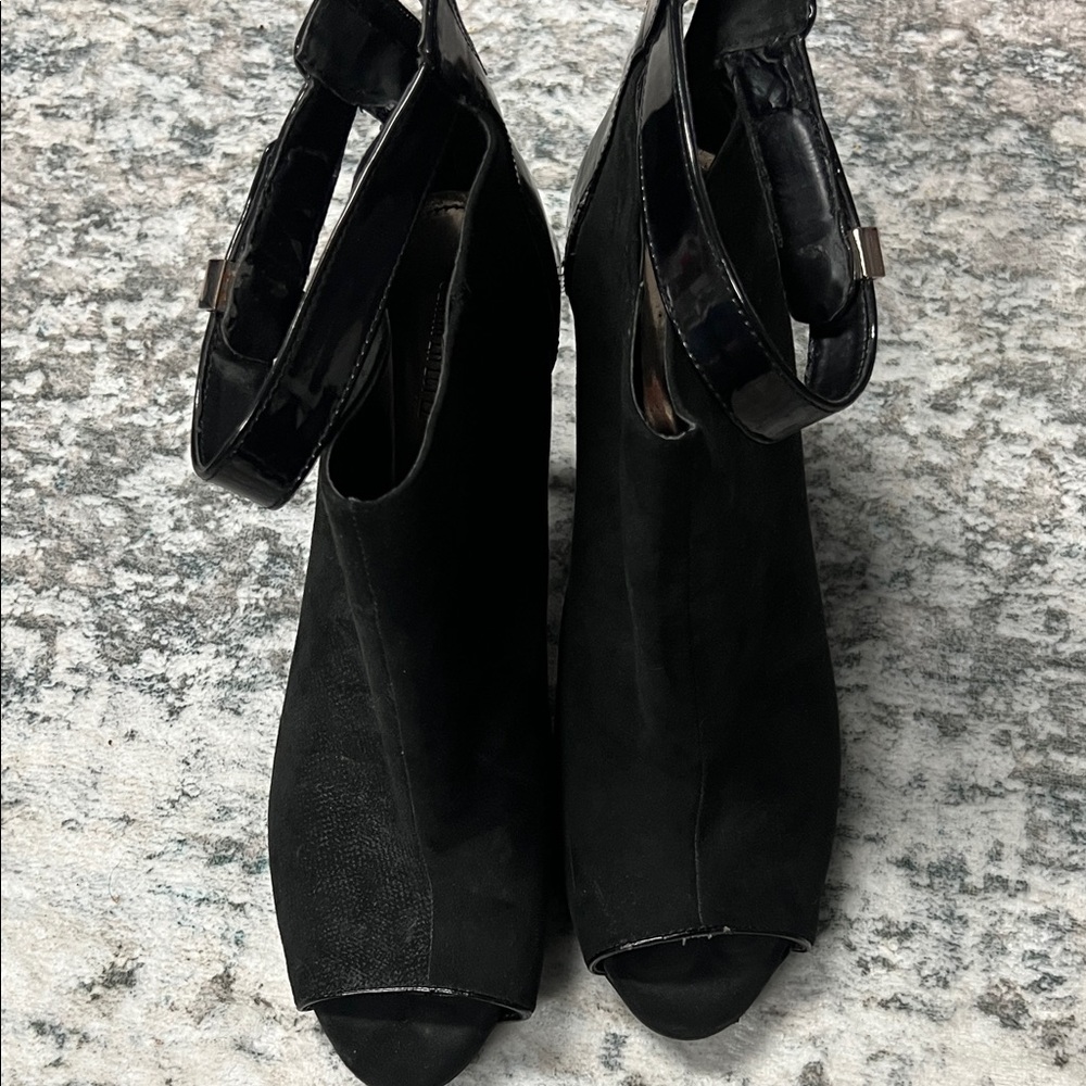 Jennifer Lopez Black Heeled Boots